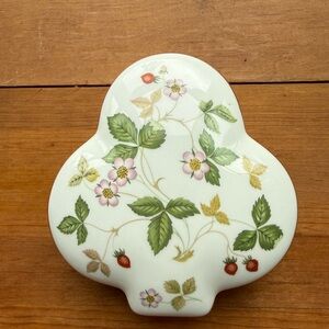Wedgwood Wild Strawberry Bone China trinket dish Rare